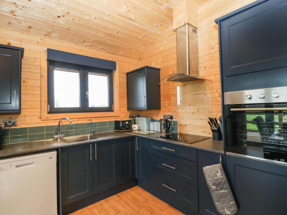 The Lodge At Crossroads Farm Bridgwater Bagian luar foto