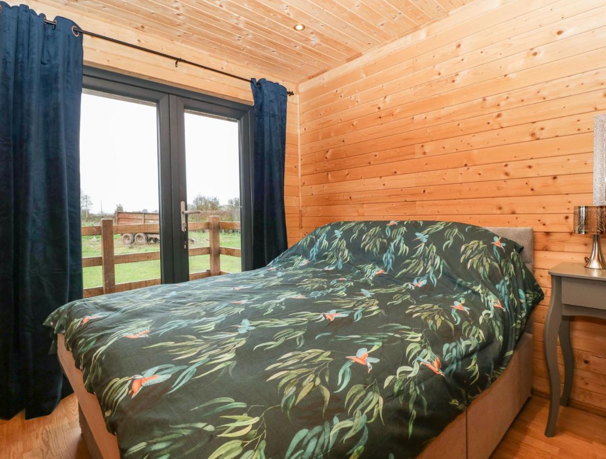 The Lodge At Crossroads Farm Bridgwater Bagian luar foto