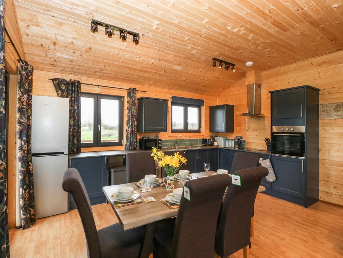 The Lodge At Crossroads Farm Bridgwater Bagian luar foto